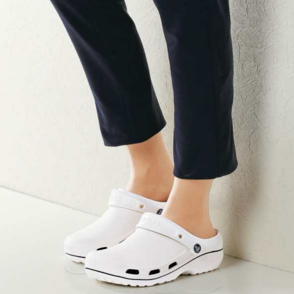 NWT Crocs Specialist II Vent Clog White Slip-ons